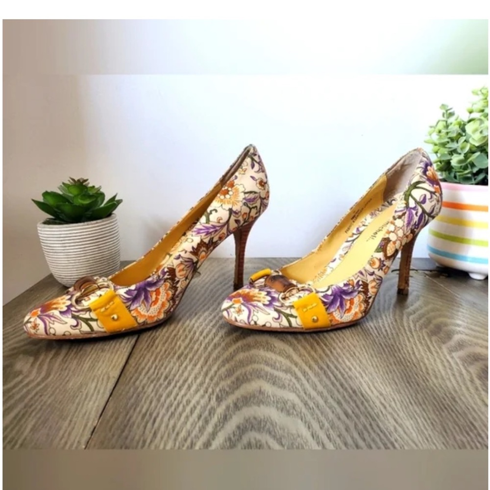 Elegant Floral Women's Heels with Yellow and Purple Accents